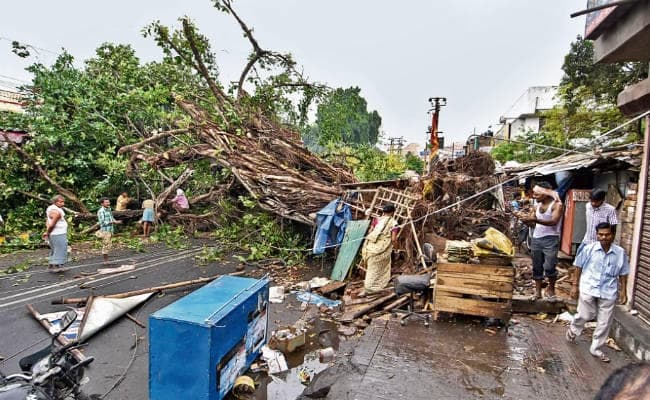 देवघर :  देर शाम आयी आंधी ने शहर को किया अस्त-व्यस्त, तेज आंधी-पानी से तबाही