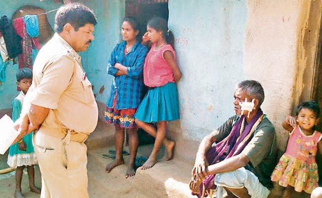 गुमला :  जंगल से मिला चमरा लिंडा के अनुसेवक का शव, शादी के मंडप से उठाकर ले गये थे लोग