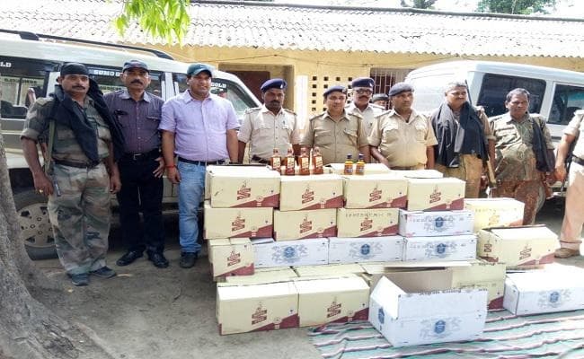 बिहार : सहरसा में 50 कार्टून शराब के साथ दो वाहन जब्त