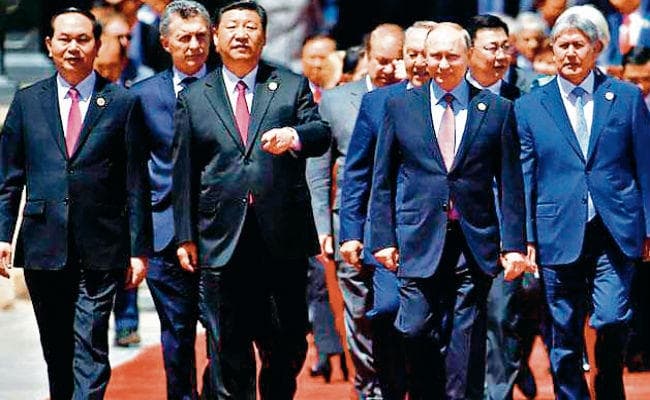 भारत निकाले बीच का रास्ता