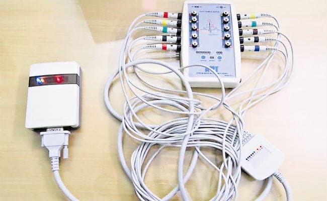 हार्ट अटैक से पहले पहुंचेगी डॉक्टर के पास इसीजी रिपोर्ट