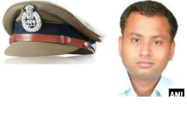 लखनऊ में सड़क किनारे संदिग्ध हालत में मिला आईएएस अधिकारी का शव