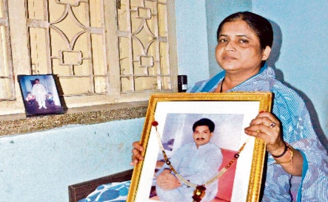 हार कैसे मान लेती, इन आंखों से सबकुछ उजड़ते देखा था