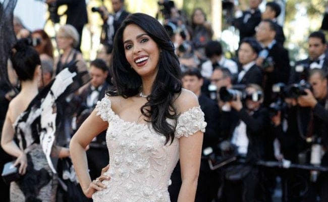 Cannes 2017: जब हॉट गर्ल मल्लिका शेरावत ने बिखेरा रेड कार्पेट पर जलवा