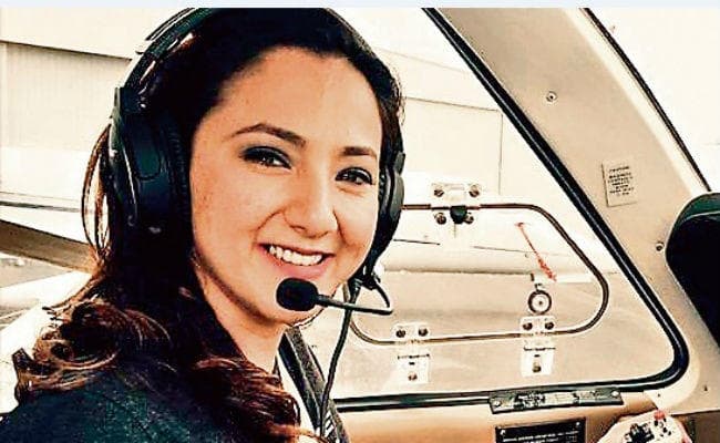 अफगानिस्तान की पहली महिला पायलट: विमान से अकेले दुनिया का चक्कर लगायेंगी शाइस्ता
