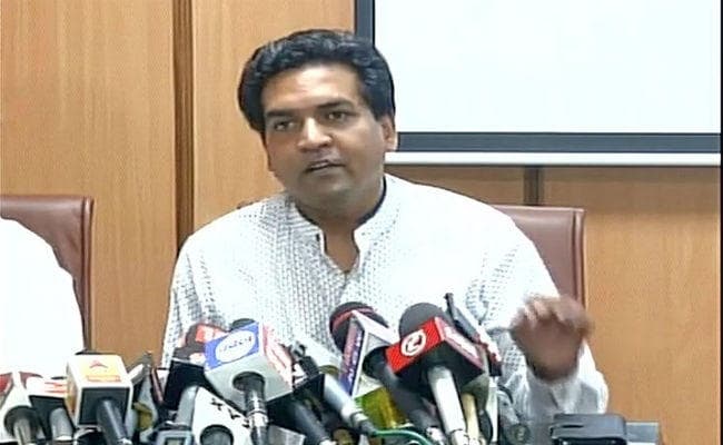 मेरे हाथ में केजरीवाल का कॉलर है और वे हर हाल में तिहाड़ जेल जायेंगे : कपिल मिश्रा