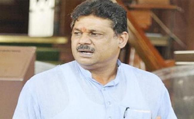 अदालत का भाजपा के निलंबित सांसद कीर्ति आजाद को मानहानि के मामले में पेश होने का निर्देश