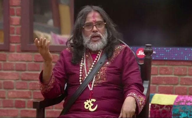 ''बिग बॉस'' फेम स्वामी ओम की भीड़ ने की जमकर पिटाई