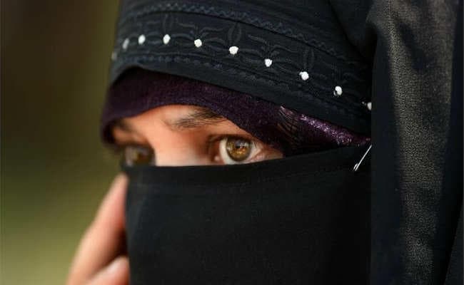 अमेरिका में मुस्लिम लड़की पर लड़के ने थूका, हिजाब खींचने का प्रयास किया