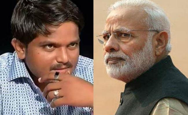 PM नरेंद्र मोदी की यात्रा से पहले हार्दिक पटेल ने अपने समर्थकों के साथ मुंडवाया सिर