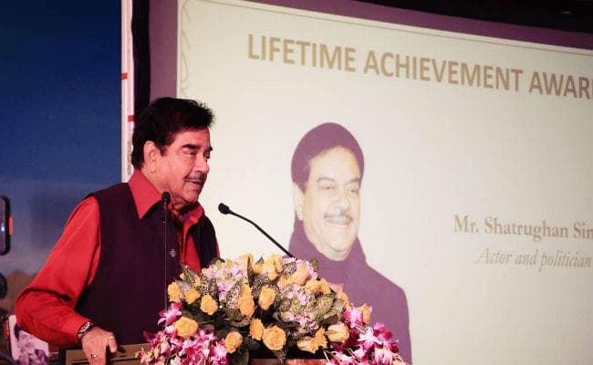 पढ़ें, शत्रुघ्न सिन्हा ने केजरीवाल के बारे में ऐसा क्या कह दिया कि ट्विटर पर होने लगी आलोचना