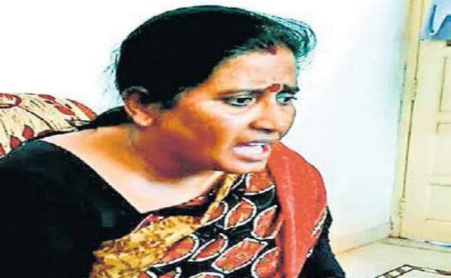 हजारीबाग : चिरूडीह गोलीकांड मामले में विधायक निर्मला देवी व पुत्र ने किया सरेंडर