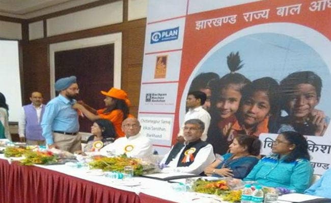 सिगरेट के पैकेट से भी कम कीमत पर बेची जाती हैं बेटियां : कैलाश सत्यार्थी