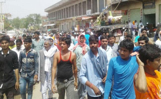 पुलिस ने व्यवसायी को पीटा, बंद रहा पांकी