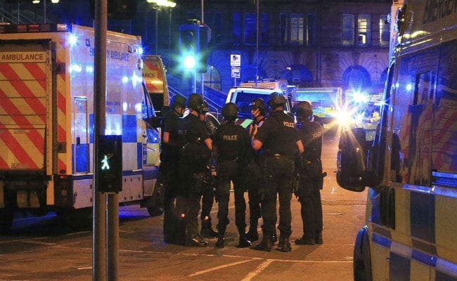 VIDEO: इंग्लैंड में आतंकी हमला: मैनचेस्टर अरीना में एक पॉप कॉन्सर्ट के बाद हुए धमाके, 19 की मौत
