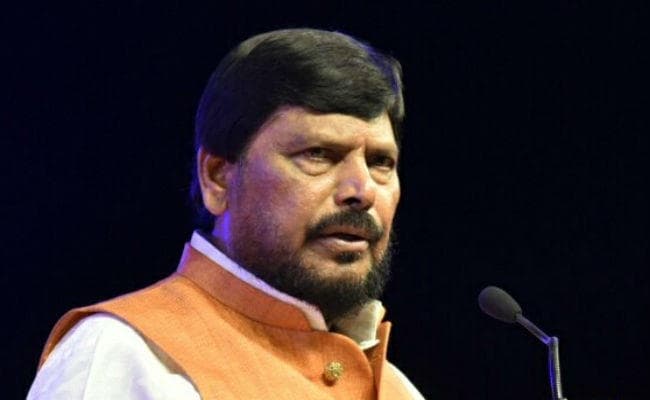 मोदी सरकार के मंत्री ने कहा, कानून से ऊपर नहीं गौरक्षक