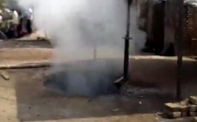 धनबाद : झरिया में भू-धंसान, पिता-पुत्र जमींदोज, मुख्‍यमंत्री रघुवर दास ने जताया दु:ख