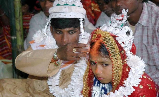 बचपन से खिलवाड़ है बाल विवाह