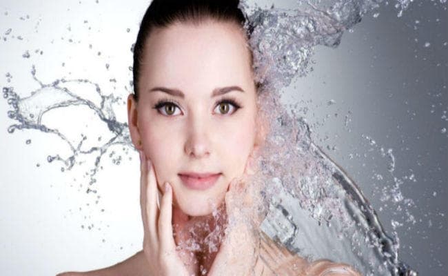 चिलचिलाती धूप के कारण त्वचा बेजान नजर आती है, करें ये उपाय