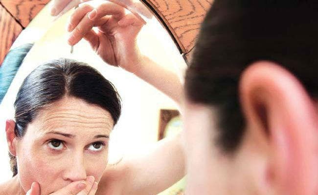 बालों को असमय सफेद होने से रोकें