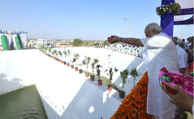 भाजपा सरकार के तीन साल पर नीरजा चौधरी का आलेख : नरेंद्र मोदी ने भारतीय राजनीति की दिशा बदली