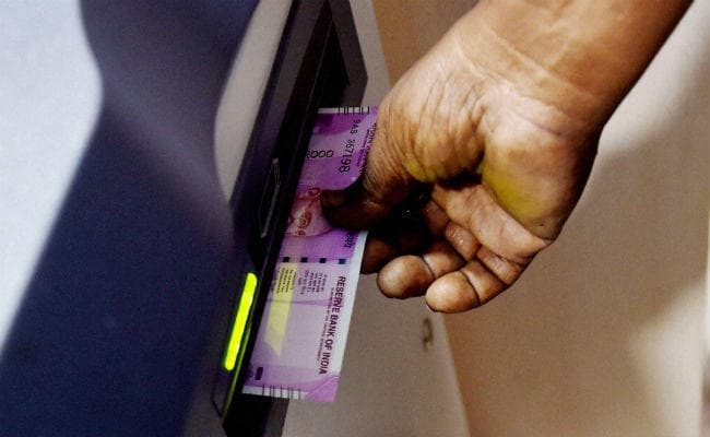 जम्मू-कश्मीर: कुपवाड़ा में बंदूकधारियों ने एटीएम से लूटे 15 लाख