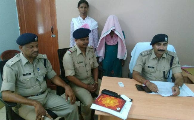 सरायकेला के चौका में महिला माओवादी गिरफ्तार