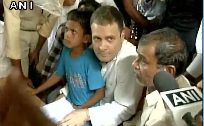 सहारनपुर जातीय हिंसा : राहुल गांधी को अस्पताल व गांव जाने की अनुमति नहीं, प्रशासन ने पीड़ितों से मिलवाया