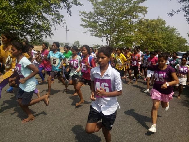 नक्सली बंदी में दौड़े युवा, दिखा पुलिस बनने का जज्बा