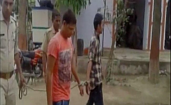 रामपुर छेड़छाड़ मामला: पुलिस ने चार मुख्य आरोपी को दबोचा, 14 पर है मुकदमा