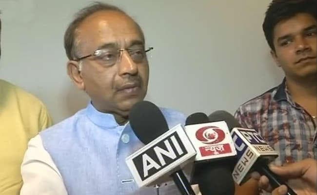 आतंकवाद और क्रिकेट साथ-साथ नहीं चल सकता : खेल मंत्री आतंकवाद और क्रिकेट साथ-साथ नहीं चल सकता : खेल मंत्री