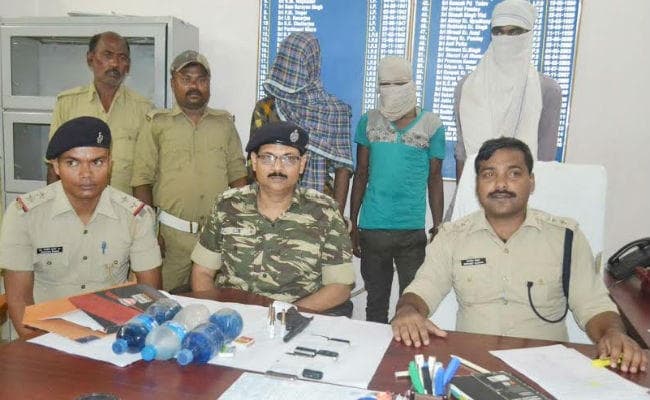 पलामू : बीड़ी पत्ता जलाने की योजना बना रहे टीपीसी के तीन उग्रवादी गिरफ्तार, हथियार बरामद