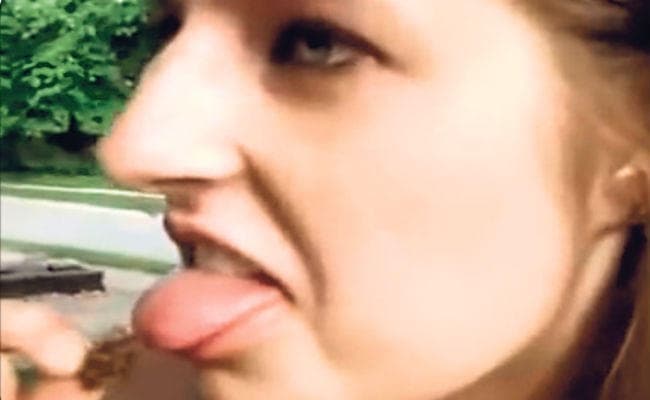 आखिर क्‍यों.... दो साल से सिर्फ कीड़े खा रही है ये महिला