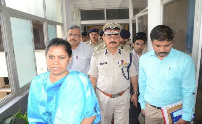 भूधंसान पीड़ितों और झरिया पुनर्वास को लेकर अहम बैठक, मुख्य सचिव व डीजीपी धनबाद पहुंचे