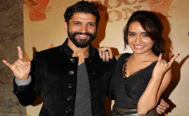 इस फिल्म में श्रद्धा को रोल दिलाने के लिए फरहान ने की अक्षय से सिफारिश, पढ़ें क्या है मामला