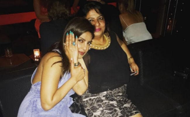 सोशल मीडिया पर ट्रोल हुई प्रियंका चोपड़ा, जवाब में मां संग शेयर की ये तसवीर...