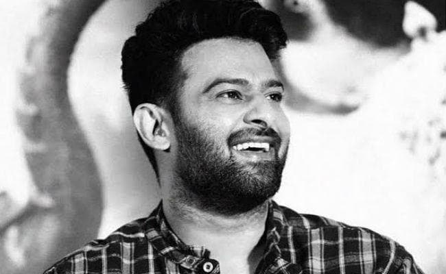 कैमरे से दूर रीयल लाईफ में कुछ ऐसे है ''बाहुबली'' स्‍टार प्रभास