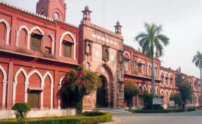 विद्यार्थी परिषद ने लगाया आरोप, अलीगढ़ यूनिवर्सिटी में हिंदू छात्रों को नहीं दिया जा रहा रमजान में खाना