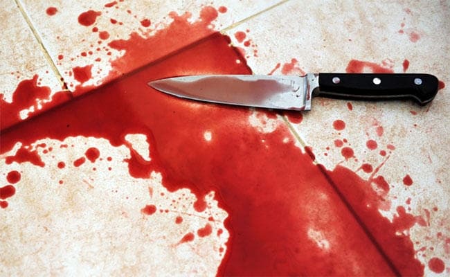 कांग्रेस नेता ने पत्नी का सिर काटा
