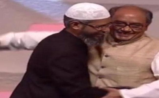 जाकिर नाइक पर दिग्विजय ने दी सफाइर्, कहा-UPA के कार्यकाल में उसके खिलाफ नहीं था कोइर् मामला