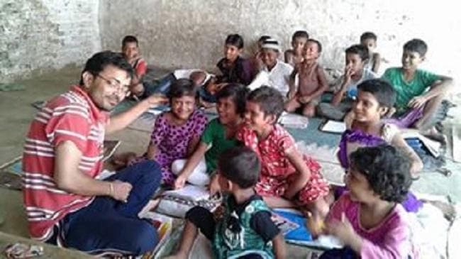 डर, घृणा के माहौल में एक शिक्षक ने की सद्भावना की अपील