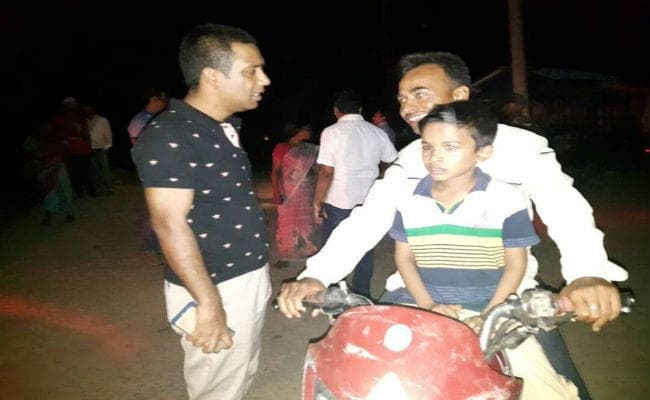 गुमला : रात को बाइक से निकले एसपी, शहर की सुरक्षा का लिया जायजा