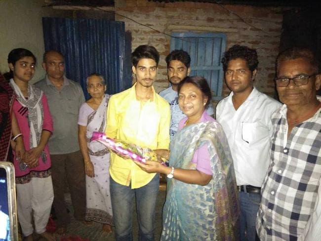 स्टेट टॉपर गुंजन को मिलेंगे 1 लाख रुपये, मंत्री लोइस मरांडी ने की घोषणा