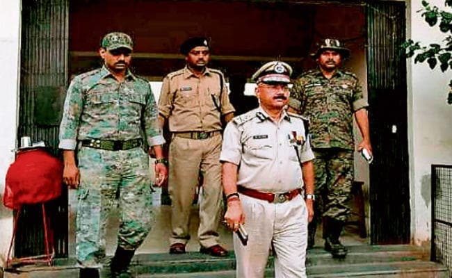 अब पुलिस करेगी नक्सलियों को छह इंच छोटा : डीजीपी
