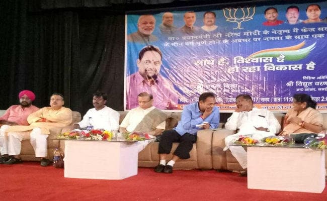 जमशेदपुर पहुंचे केंद्रीय मंत्री जयंत सिन्हा, मोदी सरकार के 3 साल पूरे होने पर कार्यक्रम में लिया हिस्सा