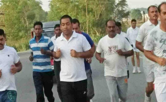 गुमला : पुलिस के प्रति विश्वास बढ़े, इसलिए पांच किमी दौड़े एसपी