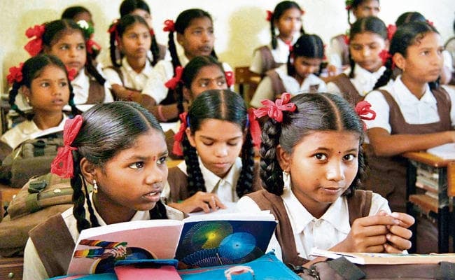 कैसे सुधरे शिक्षा व्यवस्था