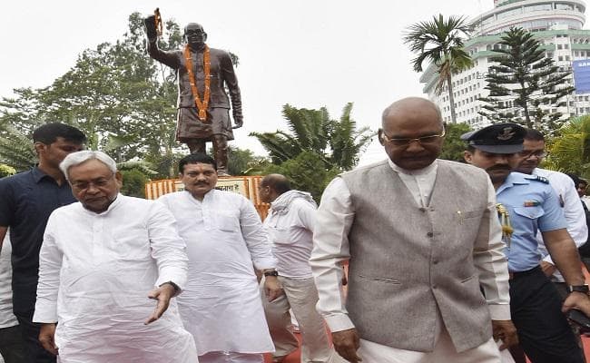 संपूर्ण क्रांति दिवस पर नीतीश ने जयप्रकाश नारायण को श्रद्धांजलि दी