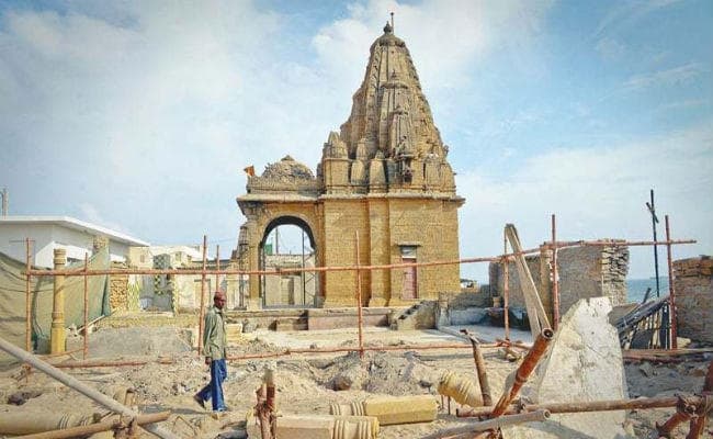 पाकिस्तान में हिंदुअों की भावनाअों से खिलवाड़, 1000 साल पुराने मंदिर को बनाया शौचालय