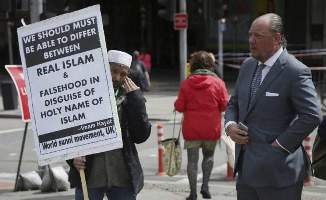 इनसे सीखें भारत और पाकिस्तान के इमाम, आतंकियों के जनाजे की नमाज पढ़ने से ब्रिटेन के इमामों ने किया इनकार